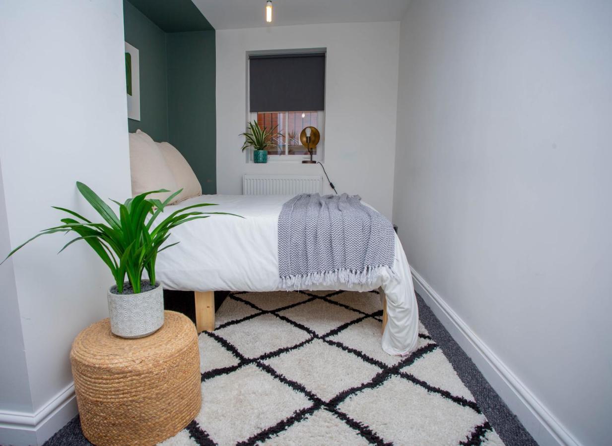 Nest Easy - Derngate Basement Apartment นอร์ทแธมป์ตัน ภายนอก รูปภาพ