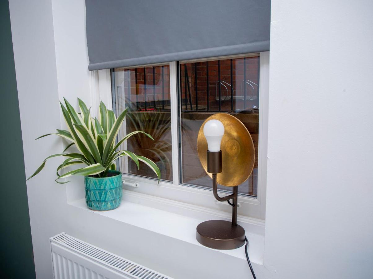 Nest Easy - Derngate Basement Apartment นอร์ทแธมป์ตัน ภายนอก รูปภาพ