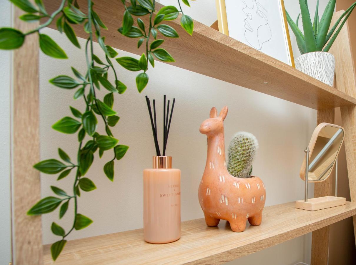 Nest Easy - Derngate Basement Apartment นอร์ทแธมป์ตัน ภายนอก รูปภาพ